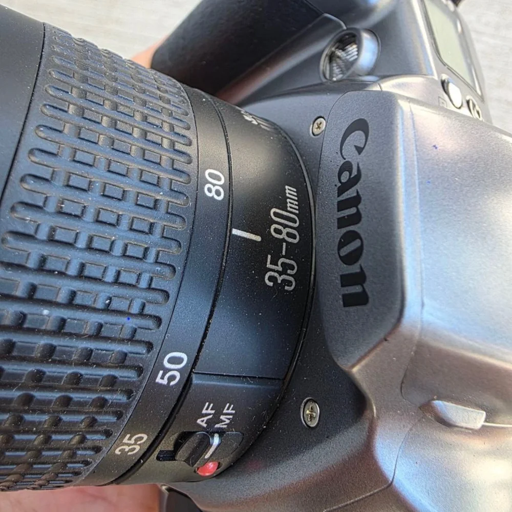 Canon EOS Rebel GII 35mm Film Camera w 35-80mm Lens Strap